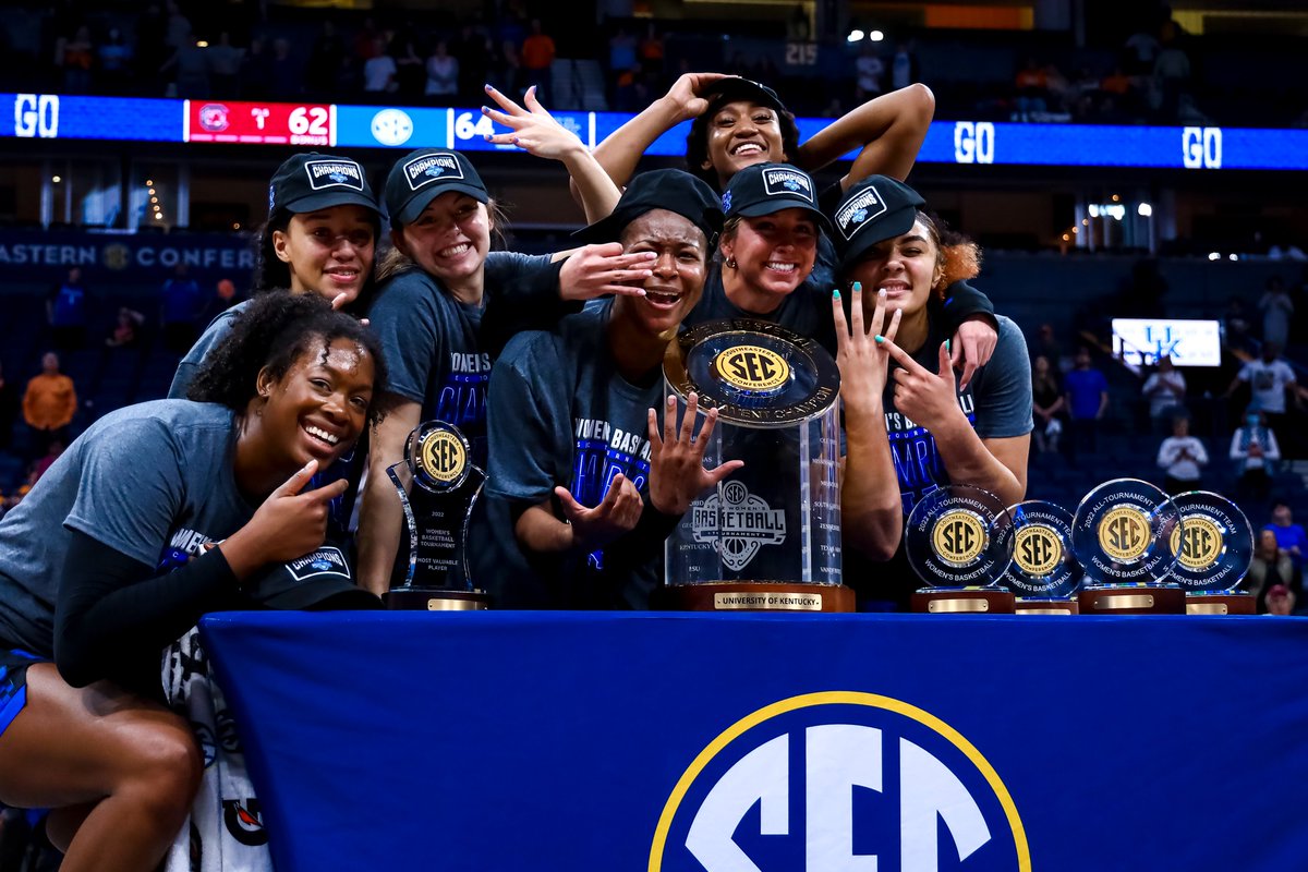 KentuckyWBB's tweet photo. Yeah, that happened. 😺

#CommitToIt x #SECChamps https://t.co/daFmtXLbB5