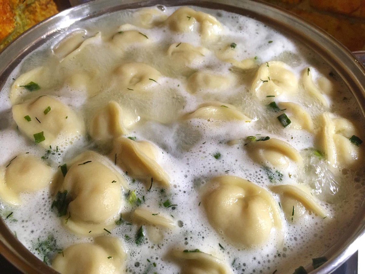 S_Slobodchikov's tweet photo. Варю пельмешки с малой родины. Патриотично, панимаишь) Вкусных выходных всем! https://t.co/q1RsuGXMuU