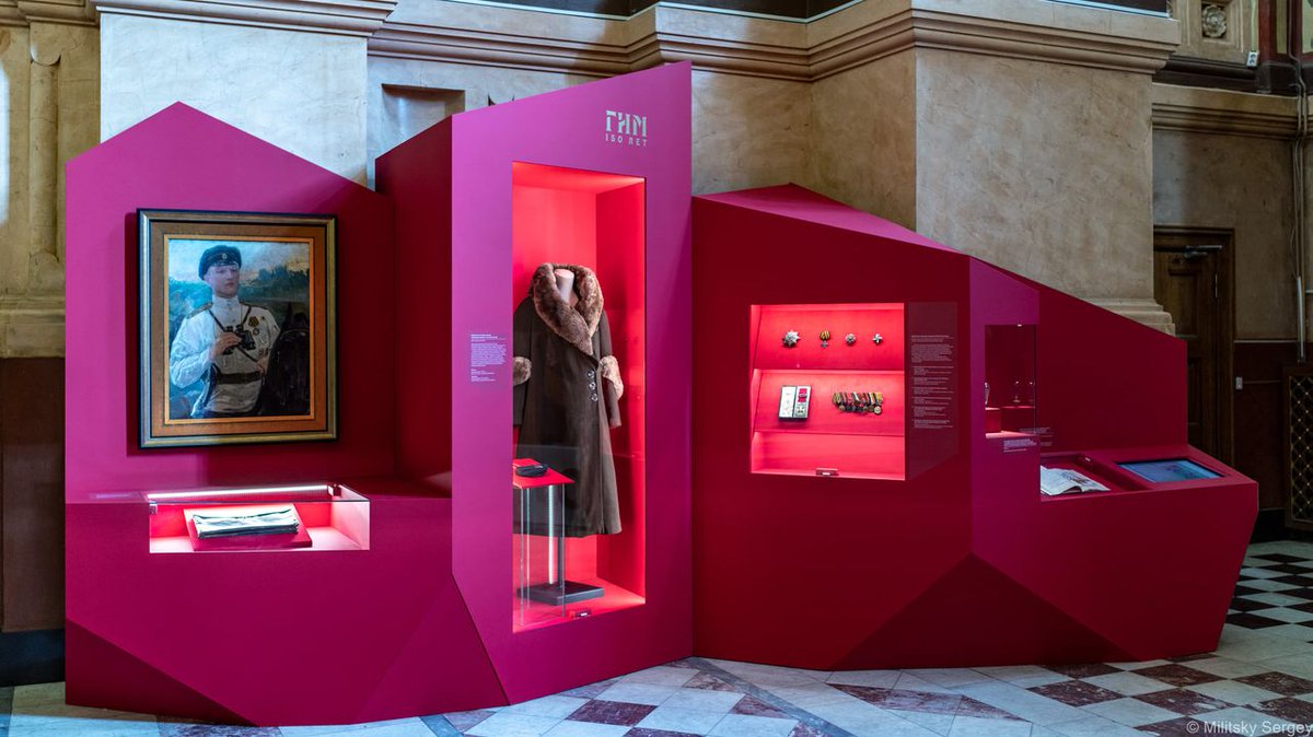 #КоллекцияГИМ #ВыборВремениГИМ

На выставке «Выбор времени. Новые поступления» представлен комплекс личных вещей Александры Михайловны Коллонтай (1872-1952) — революционерки, первой в истории женщины-министра и женщины-чрезвычайного и полномочного посла.