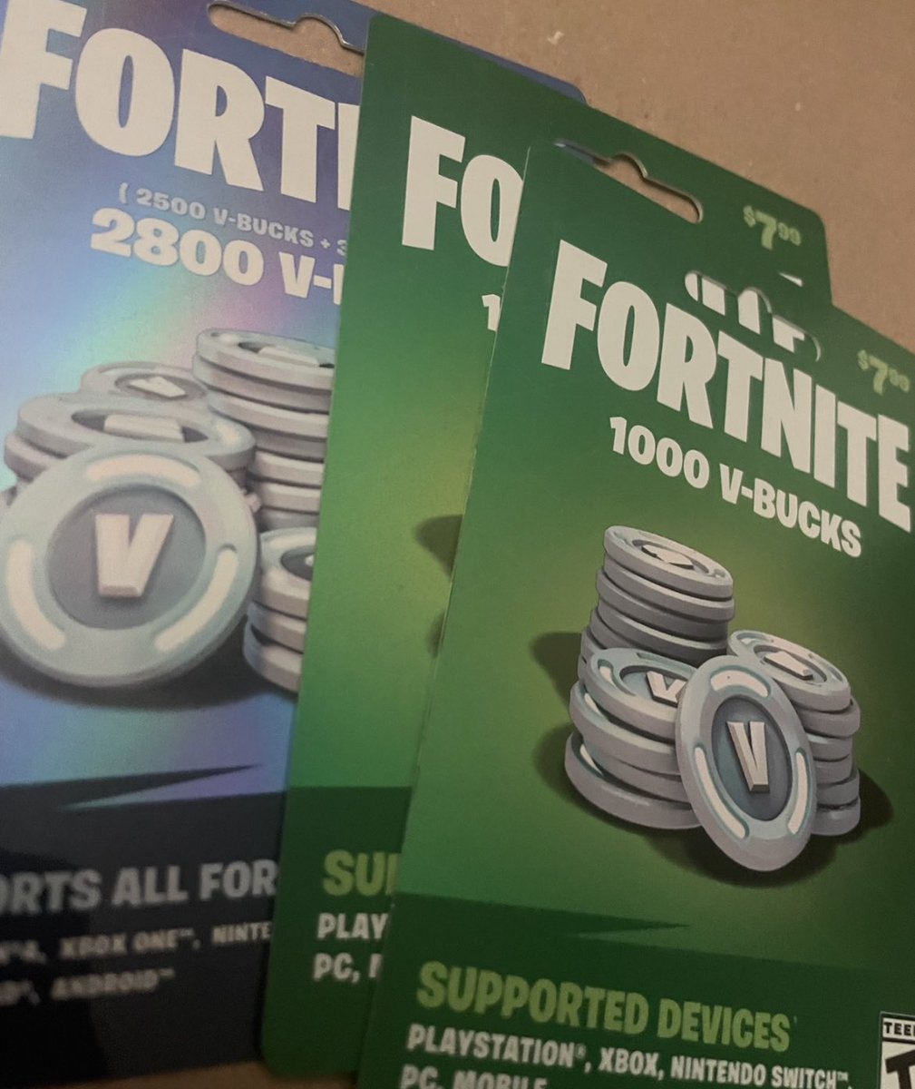 RankinMax1's tweet photo. I’m going to be sending VBucks codes to some people who tweet out my Fortnite Trivia 🧠

All that’s required is for you to include a screenshot of the Trivia with the URL: https://t.co/3sdEakSker 

Retweet when done♻️

(Must be following me so I can DM the VBucks code📤) https://t.co/6bqESGO58e