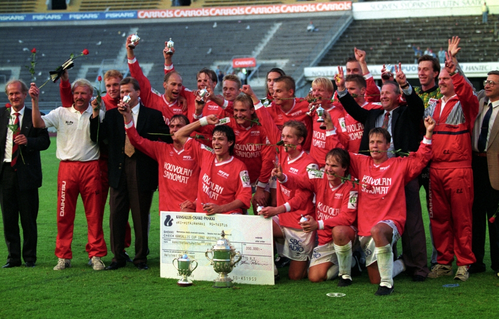 Se olisi #SuomenCup viikko! 👋

MyPa avaa Suomen Cupin taipaleensa tulevana lauantaina TuPSia vastaan, joten sen kunniaksi nostamme esille ensimmäisen Suomen Cupin voiton. 

Ketä pelaajia tunnistat kuvasta? 

mypa.fi/uutiset/mypan-…

#MyPa #suomencup <a href="/SuomenCup/">Jalkapallon Suomen Cup</a> <a href="/Palloliitto/">Suomen Palloliitto</a>