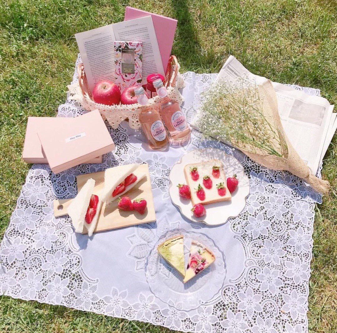 صباح الخير كُن سعيد و راضِي بتفاصيلك البَسيطةُ و الجميلة دون أن يفعَل لك أحدٌ شيء🍓🌿