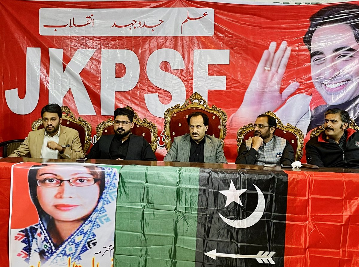 AamirInqlabi's tweet image. نیشنل پریس کلب اسلام آباد 
طلبہ یونین بحالی اور عوامی مارچ کی موبالائزیشن کے حوالے سے منعقدہ ریلی اور پروگرام سے بطور میزبان،صدر تقریب اظہار خیال کرتے ہوئے 🚩
انشاللہ چیرمین پیپلزپارٹی @BBhuttoZardari کا تاریخی استقبال کریں گے
@AseefaBZ @KasimGillani @JunaidSaleemJD 
#AwamiMarach