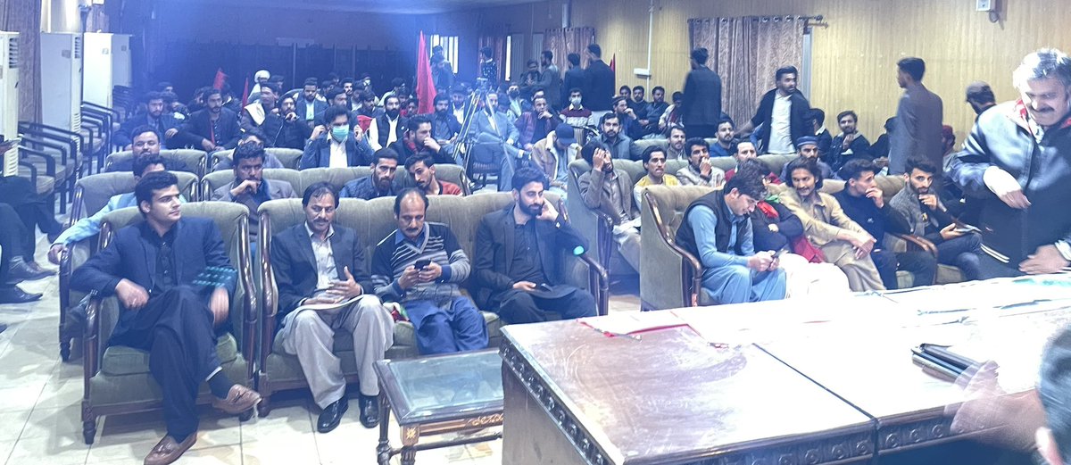 AamirInqlabi's tweet image. نیشنل پریس کلب اسلام آباد 
طلبہ یونین بحالی اور عوامی مارچ کی موبالائزیشن کے حوالے سے منعقدہ ریلی اور پروگرام سے بطور میزبان،صدر تقریب اظہار خیال کرتے ہوئے 🚩
انشاللہ چیرمین پیپلزپارٹی @BBhuttoZardari کا تاریخی استقبال کریں گے
@AseefaBZ @KasimGillani @JunaidSaleemJD 
#AwamiMarach