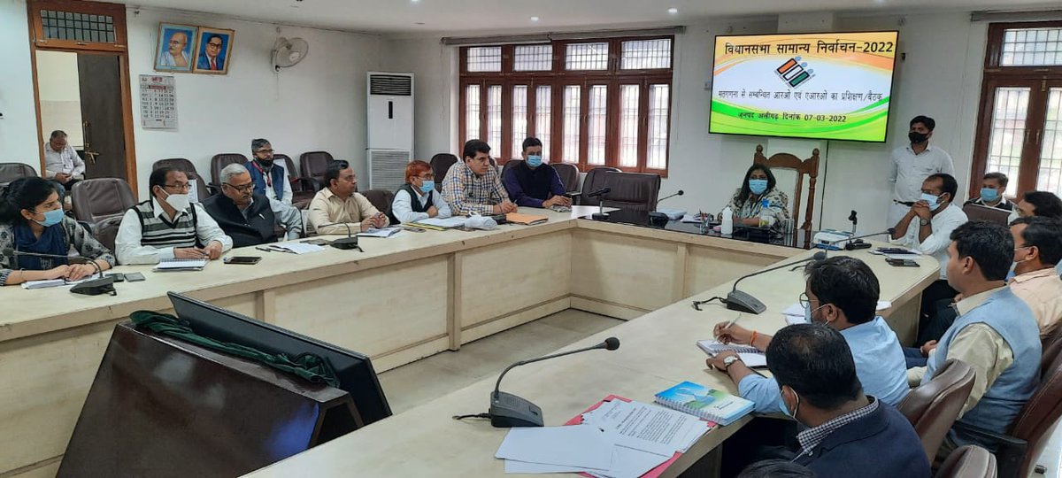 DeoAligarh's tweet photo. 10 मार्च को होने वाली मतगणना के सम्बंध में सभी आरओ व एआरओ को मास्टर ट्रेनर द्वारा प्रशिक्षित किया गया। त्रुटिविहीन मतगणना के लिए प्रशिक्षण को अच्छे से आत्मसात करने के निर्देश दिए। @ceoup
@ECISVEEP @SpokespersonECI @Dm_Aligarh @DDNational https://t.co/24x0VHWzuo