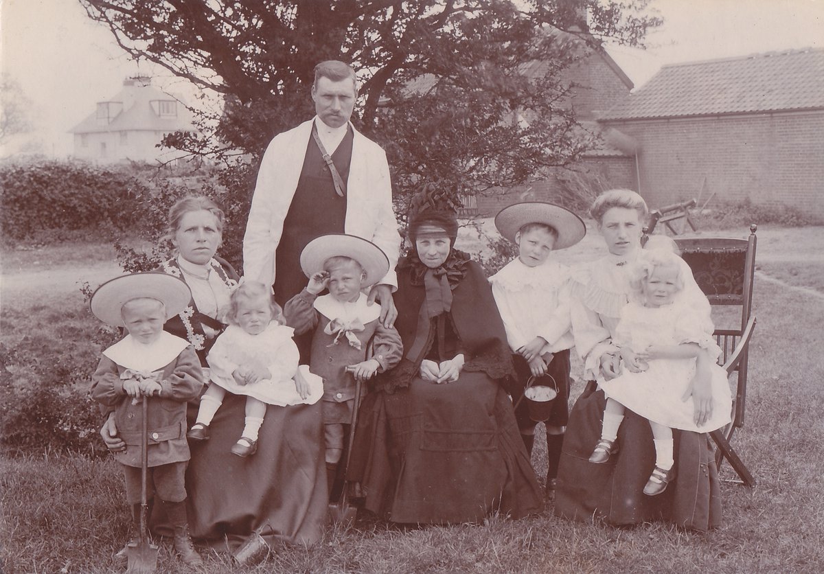 UKPhotoArchive's tweet photo. The Hazelwood And Hudson Family At East End Farm, Ferry Lane, Felixstowe Suffolk June 1908. #felixstowe #foundphoto https://t.co/V3NVeAMi2h