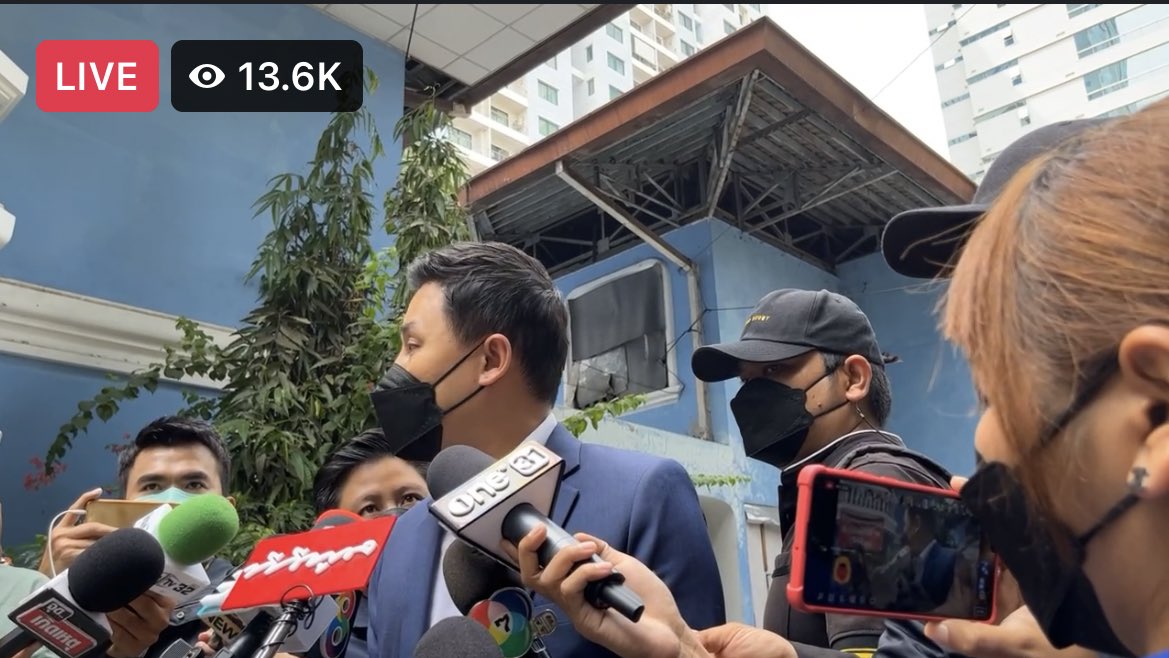 ทนายตั้มฝากถึงคุณแม่ว่า “ทำไมต้องห้ามพี่ชายหรือคนอื่นๆ ออกมาต่อสู้ อยากทราบว่าคุณแม่ติดอะไรอยู่? และจะช่วยหาความจริงต่อไม่จำเป็นต้องขออนุญาตแม่เพราะช่วยน้องไม่ได้เกี่ยวกับคุณแม่” #มีแม่เมื่อพร้อม #แตงโมต้องไม่ตายฟรี