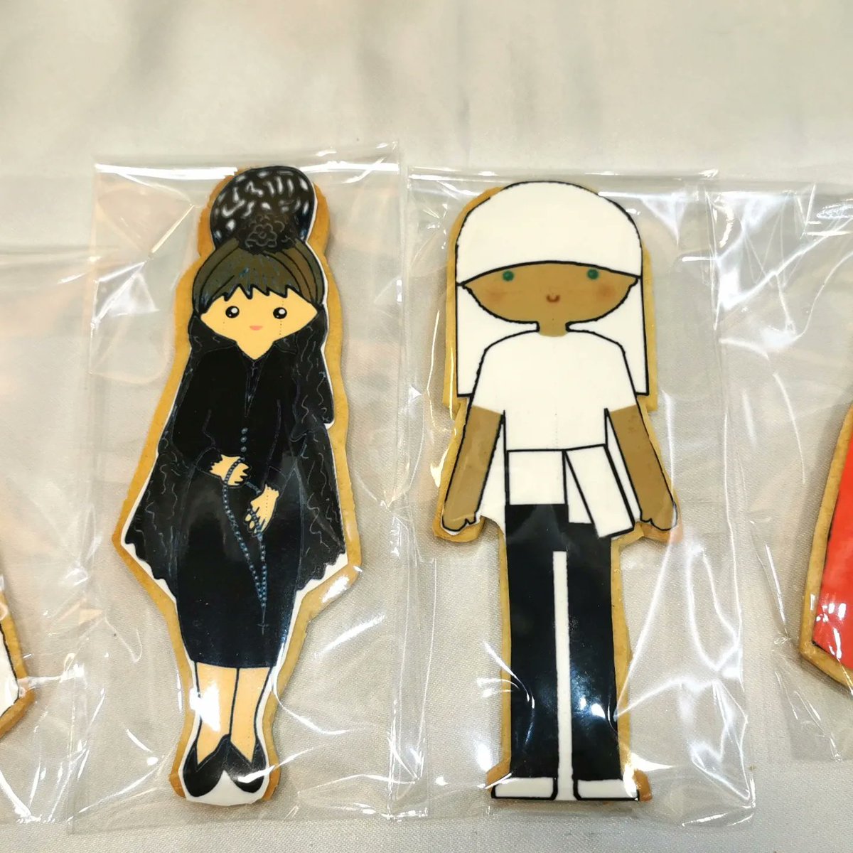 panaderiamsa's tweet photo. Preparando con ilusión estas galletas tan especiales, y aprovechamos para comunicaros que ya podéis encargar las galletas de nazarenos, mantillas, costaleros. Podéis personalizarlas con los colores de vuestra hermandad.
Visita nuestra tienda on line 👉 https://t.co/wdwvLc63aM https://t.co/QSclhCBDNL