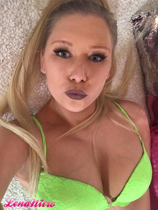 Aufstehen 🥳  Heute ist wieder CAM-Time... 😘 Also nicht vergessen ... https://t.co/OSYlxetmG1 https://t