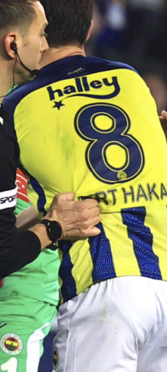 Dorukcumm11's tweet photo. @demarkesports Fenerbahçe SK: oyuncumuz mert Hakan'ın bugün yapılan sağlık taramasında sol böbreğinin kaybolduğu tespit edilmiştir https://t.co/7zLtmTaSx5
