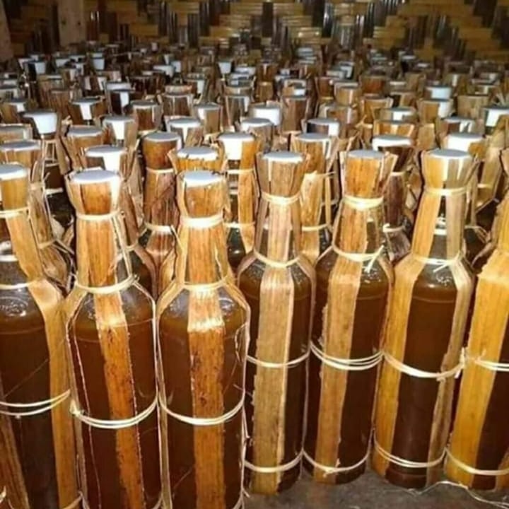 aym4r4's tweet photo. Madu Rimba Baduy.
Madu yang di panen dari hutan Pedalaman Baduy ini, dihasilkan oleh lebah liar. Dan kealamiannya masih terjaga kawan. Ada dua varian madu yang saya jual. Madu kuning (manis) dan madu hitam (pahit) bib @WagimanDeep212_
Tolong di rituit ya mbib. Haturnuhun https://t.co/ErSjBwx2Tj