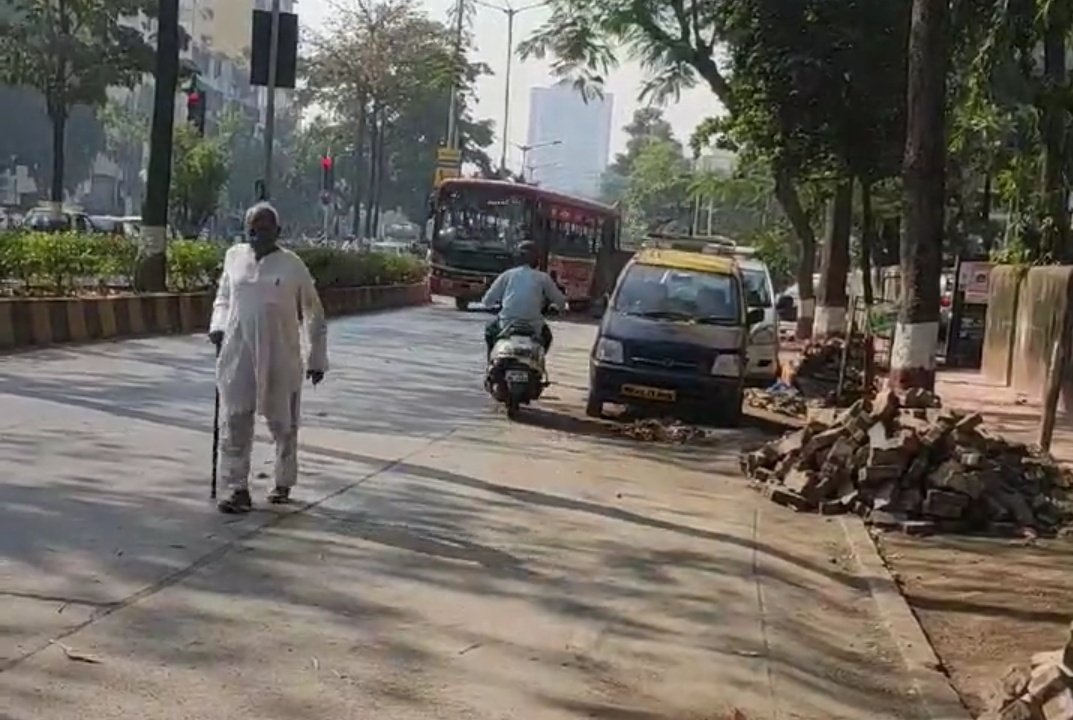 PotholeWarriors's tweet photo. @MaldeNimish @sanjayp_1 Pedestrians walk on road side despite footpath available...it's bad habit
Many parents take Their childrens to school N walk on road side
N when they growup they continue this
47% pedestrian cause accidents
@srscodisha @sumrag @AdilKhatri12 https://t.co/Smcu3u1Ons