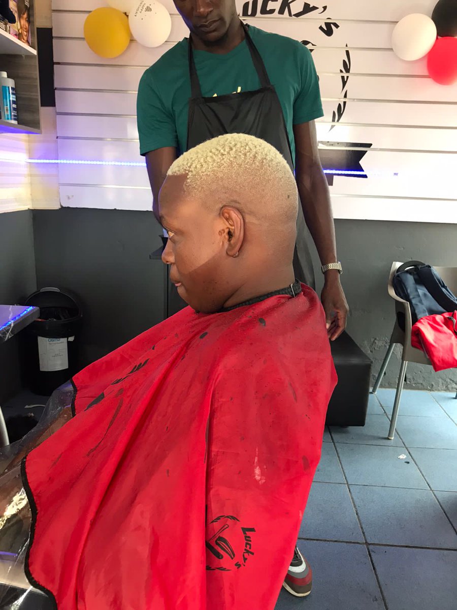 Rascu_Mabuza's tweet image. So I bleached my hair. 😄

Killed a radio interview and hosted an event... Grateful 🙏🏾♥ 

#weekenddump