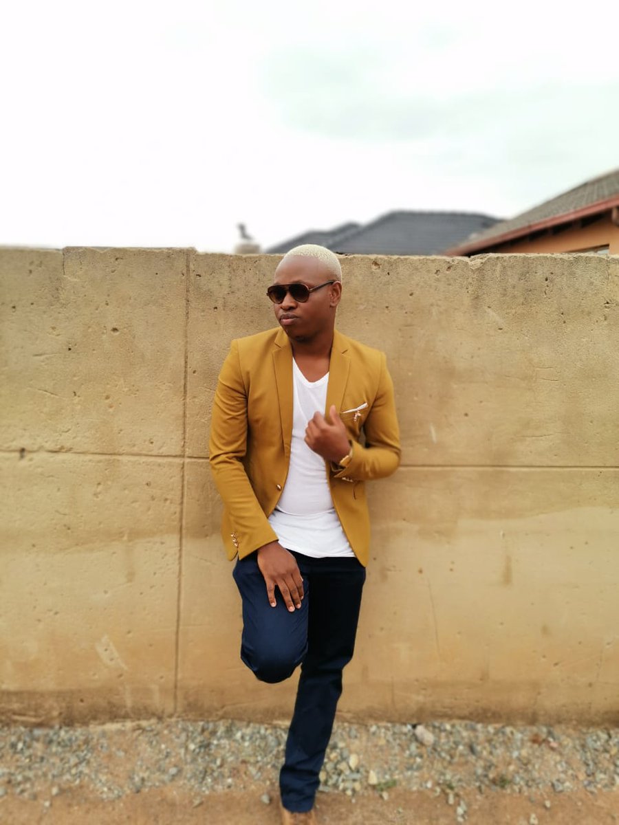 Rascu_Mabuza's tweet image. So I bleached my hair. 😄

Killed a radio interview and hosted an event... Grateful 🙏🏾♥ 

#weekenddump