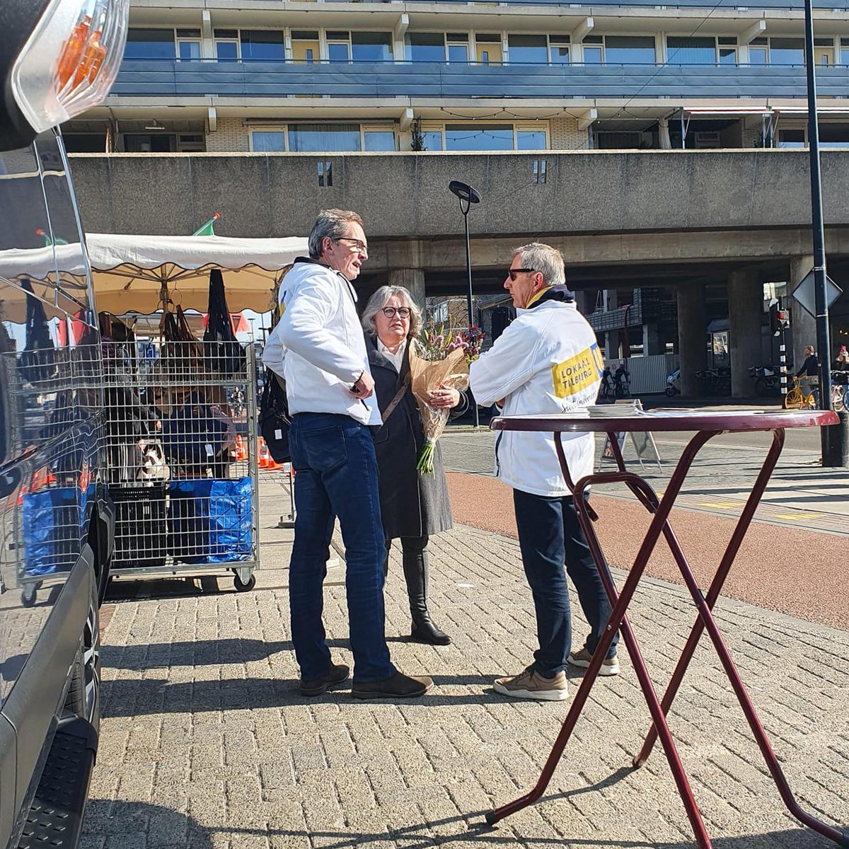 LokaalTilburg's tweet image. We kijken terug op een geweldige en inspirerende campagnedag op de zaterdagmarkt! 
Aan iedereen die we hebben ontmoet: dank u wel!
Aan iedereen die we hebben gemist: volgende week zijn we er weer! Hopelijk zien we u dan!