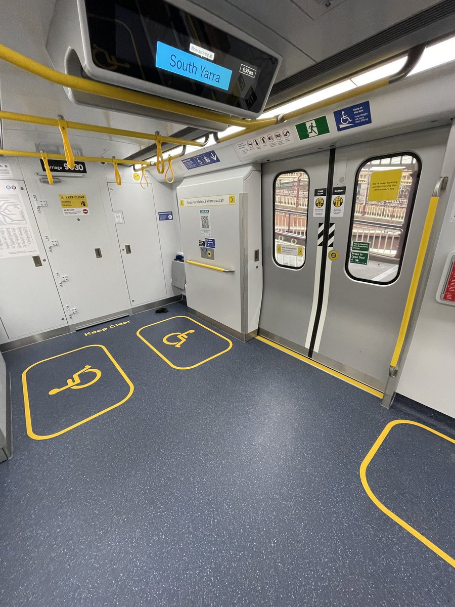 hipstergeddon's tweet image. These Chinese Made trains are actually pretty good.  Still clean.  #livetrain