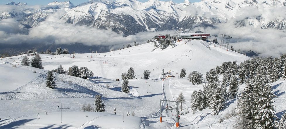 STCorpComm's tweet photo. #SchweizerWinter: am 2. April findet der erste Mud Day #Winter Edition @NendazSuisse @valaiswallis statt - für alle mit 4-Vallées-Abo sogar kostenlos! ❄️🇨🇭 #IneedSwitzerland https://t.co/qMfQOCMSOb https://t.co/jY9PgTqVOx