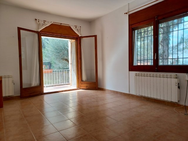 Fesclat's tweet photo. La comoditat i el confort són característiques que ofereix aquesta exclusiva casa que tenim en venda a Gelida! 🏡🤩👌🔝 PREU: 360.000€ (ref. 540) https://t.co/7E02sLhANN