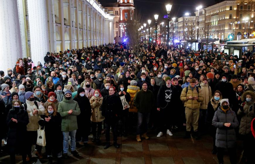 hrw's tweet photo. "Up to 15 years imprisonment for calling Putin's war war."

Daily Brief:

https://t.co/cJbi2SLc29 https://t.co/vzmF8uLnFp