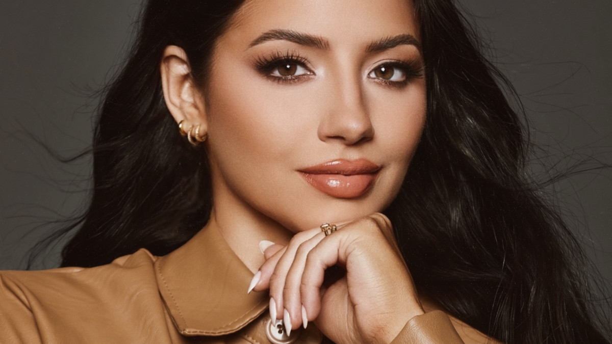 bellamodeling's tweet image. How #JustineMarjan Went From Salon Receptionist to In-Demand #Hairstylist: In our long-running series "#HowImMakingIt," we talk to people making a living in the fashion and beauty industries about how they broke in and found success. How does one sum up… fashionista.com/2022/03/justin…