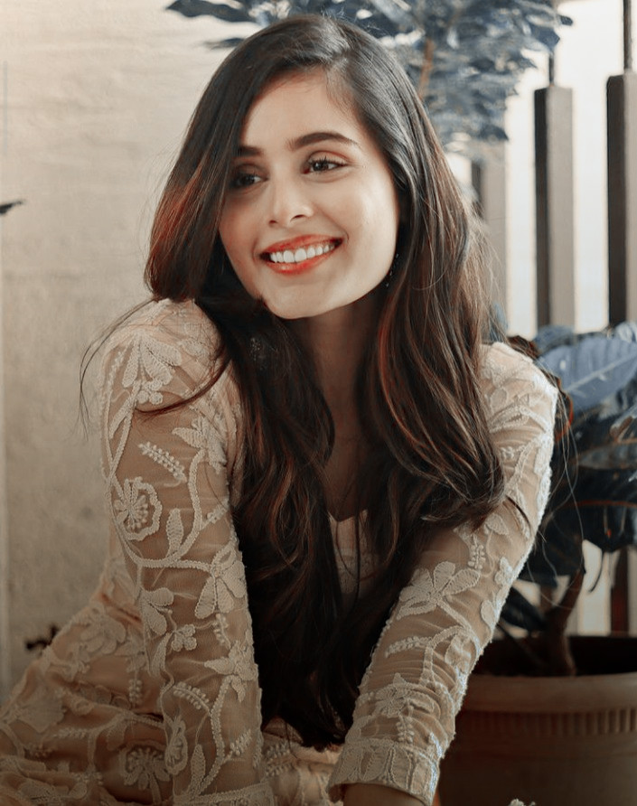 LetloveandLaugh's tweet photo. Rhea you ✨😍😍beauty.. The simplicity, serene beauty she has.. 

#RheaSharma https://t.co/YdRymJnGjA