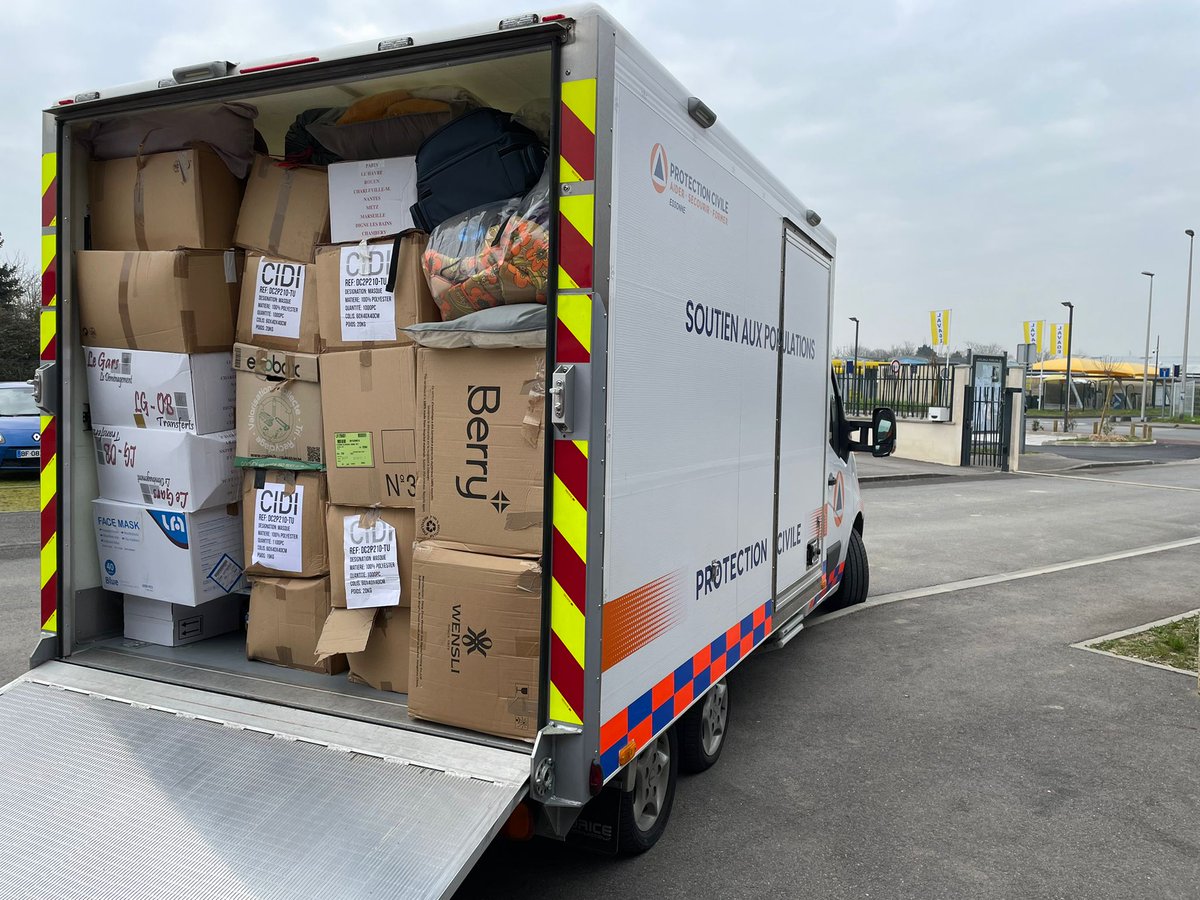 ADPC_91's tweet photo. Depuis une semaine, la Protection Civile, en partenariat avec l'AMF, collecte des dons sur tout le territoire national pour apporter un soutien matériel et humain aux réfugiés ukrainiens. 
Merci à toutes les villes qui nous soutiennent, la mission continue ! https://t.co/41AZ1HM1JP