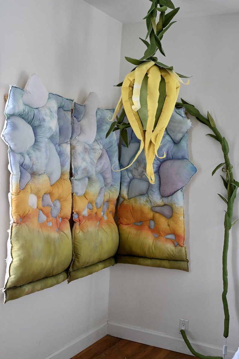 5stitch's tweet photo. I love when trees touch the clouds💭

Puffy Glades Triptych
2020
80" x 9" x 50"

Ylang Ylang Lamp
2022
Flower- 32" x 22" x 26" Stem- 15'
#deforestation #art #ClimateAction #ClimateEducation #contemporaryart https://t.co/QxmjaUk44R