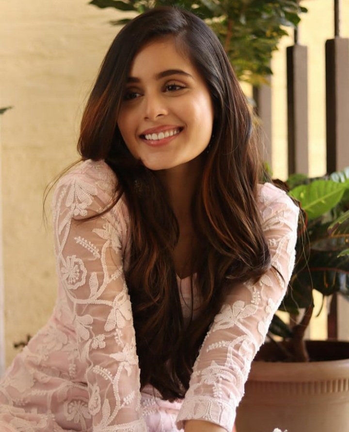Tiya345Tiya's tweet photo. Her smile is everything...🤍❤
And,this beautiful face,those shinning eyes- how much I missed these..🥺
@rhea_shrm ,thank you so much..😭🧡
#RheaSharma https://t.co/O1llx0GLGh