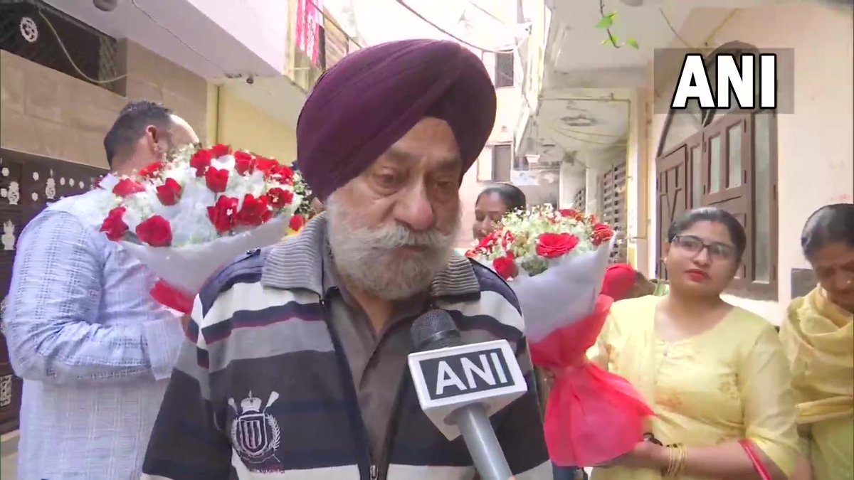 ANI's tweet photo. We are very happy and are going to Hindan airport to receive him. I want to thank PM Modi, MoS MEA 
Meenakashi Lekhi and BJP leader Manjinder Singh Sirsa for helping us and evacuating our son" says father of Harjot Singh, an Indian who sustained bullet injuries in Kyiv, #Ukraine https://t.co/ULoLoEkWL6