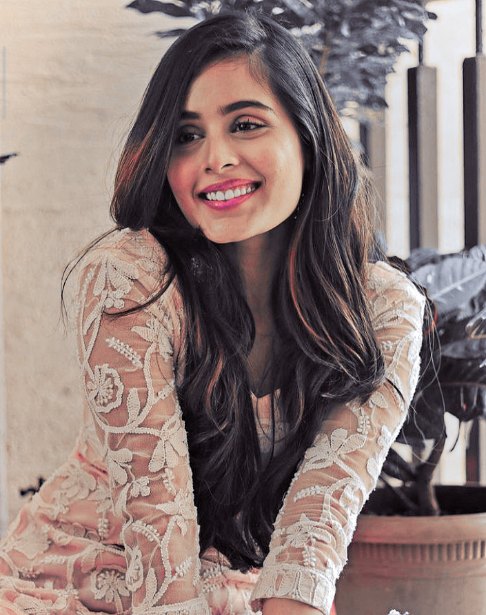 LetloveandLaugh's tweet photo. Rhea you ✨😍😍beauty.. The simplicity, serene beauty she has.. 

#RheaSharma https://t.co/YdRymJnGjA