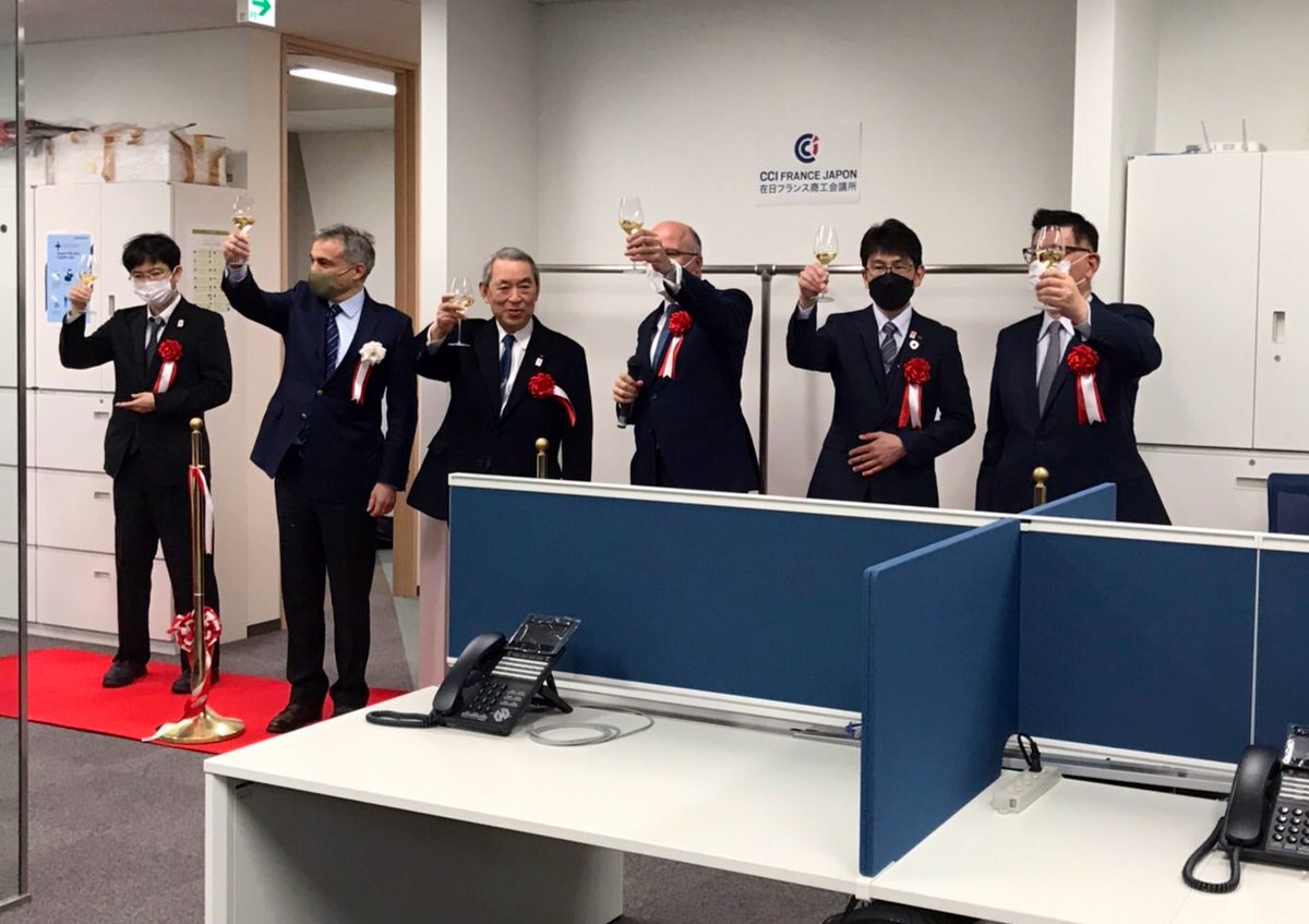ConsulKyoto's tweet photo. J’étais ce matin aux côtés du président et des équipes de la Chambre de commerce #CCI française au Japon #CCIFJ pour l’inauguration de son nouveau Centre d’affaires à Osaka. Le Kansai, c’est 26% du PIB japonais et un quart des investissements japonais en France! #TeamFrance https://t.co/Ls1m83hyx4