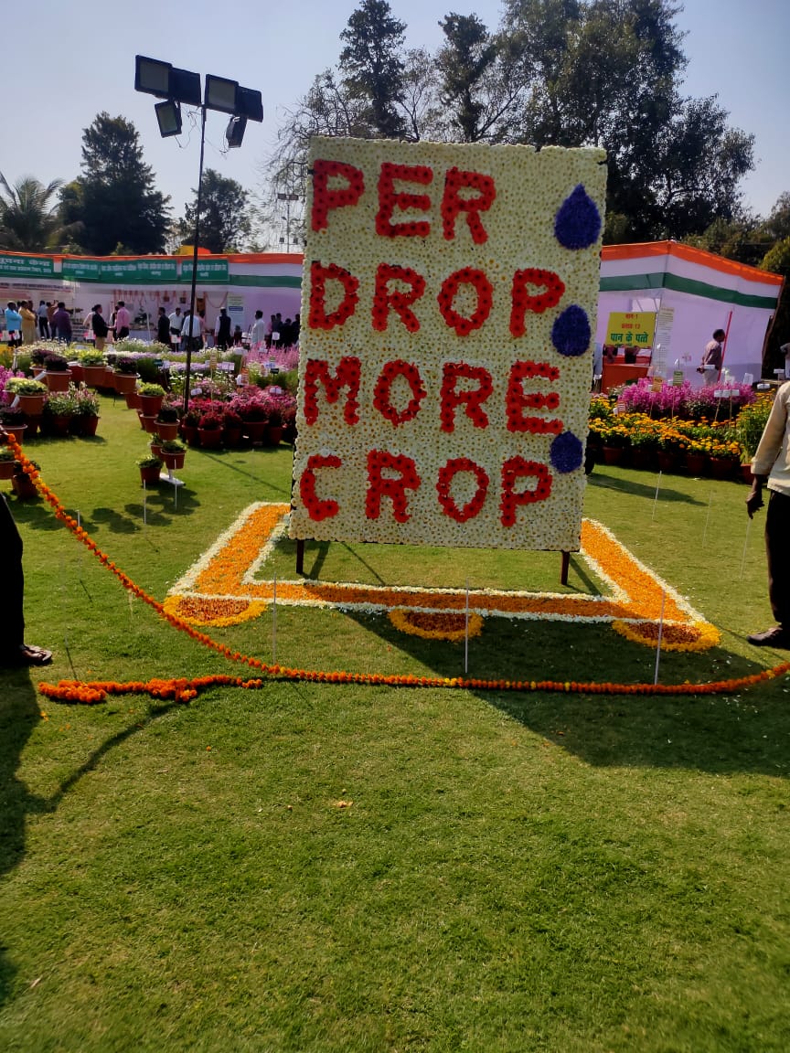 ChiefSecyUP's tweet image. प्रदेश में बागवानी क्षेत्रफल में सिर्फ 12% कवर करती है जबकि कुल कृषि आय में 25% योगदान करती है, जो लगभग ₹85,000 करोड़ वार्षिक है।

आने वाले साल में इसे ₹1 लाख करोड़ के पार करने की योजना है।