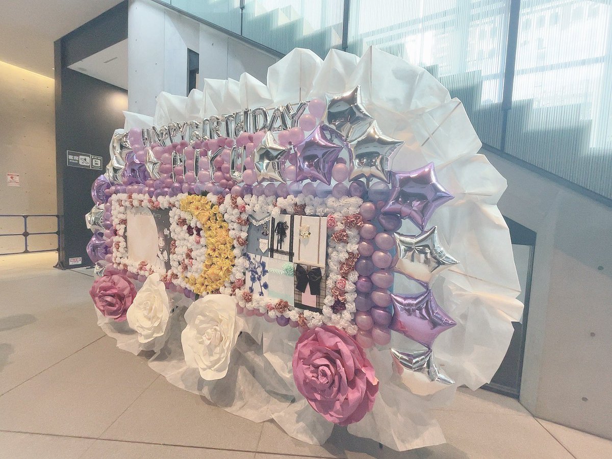 _omochi_DD's tweet photo. 改めてみいちゃんお誕生日おめでとうございました🌙
毎年美しくなるみいちゃんだけど今年はもっと綺麗でした🥲🥲🥲
ものすごく久しぶりに近い席で見ることが出来て改めて推しメンって人間だったんだなあって思ったよ
素敵な一日をありがとう💐

文字数全然足りぬ…( ˙꒳​˙｀)

 #吉井美優生誕祭2022 https://t.co/Tdw4FOggve