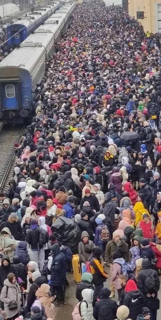 RichardEngel's tweet photo. Ukrainians desperate to leave Kharkiv. https://t.co/2BYhqX3j4E