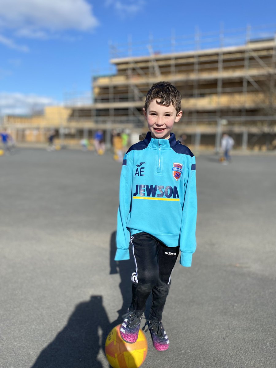BmoCoaching's tweet photo. Great to get back into @llwynyreos for another term of PE! We taught Blwyddyn 2 & ALC2 this morning. Learning objective: To be able to control the ball using a variety of techniques π£β½οΈβοΈ
#education #PE #beactive #schoolpartners #bmocoaching #primarysport https://t.co/KxJ8LTfHc4