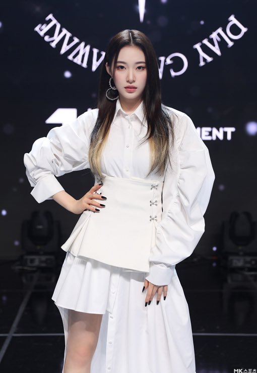 dream girl

#오늘도위클리_AWAKE_할시간
#AWAKE_WEEEKLY_TIME