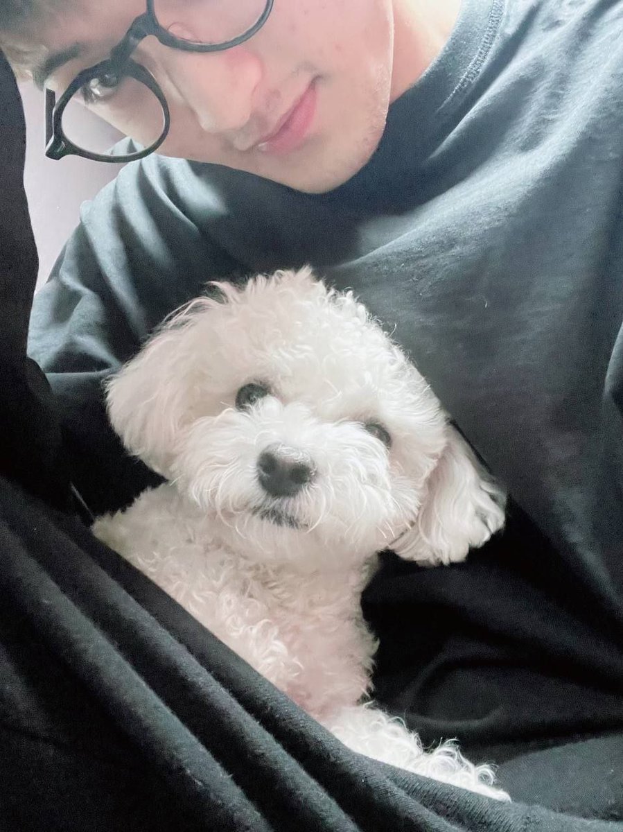 NCTBrazil_'s tweet photo. [🌱] O BEM VENCEU!!!! E o Mark mandou foto com barbinha SIM, aquela maluca que morda as próprias costas pois este homem é empoderado ☝🏼 https://t.co/TLD3M7DkTe