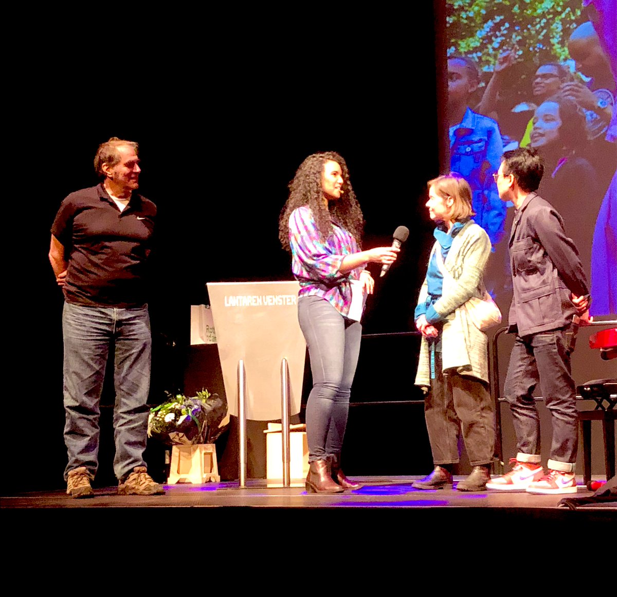 Fijn Rotterdams cultuurfeestje @LantarenVenster met zeer verdiende uitreiking Doro Sipelprijs aan <a href="/WomenConnect_ed/">Women Connected</a> ❤️💚 Mooi dat hun werk om vrouwen bij elkaar te brengen in Rotterdam zo gevierd wordt!