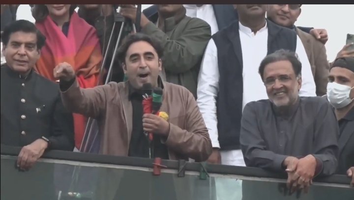 engrsikandarha1's tweet image. Live: People's march led by Chairman Pakistan Peoples Party Bilawal Bhutto Zardari reached 
Lala Musa
 #AwamiMarach
@BBhuttoZardari @AseefaBZ @sherryrehman @RPAPPP @fkkundi @QamarKairaPPP
@S_HassanMurtaza
@WaqarMehdiPPP1 @AajizDhamrah @MediaCellPPP @PMOIslamabad @PPPPunjab_SM