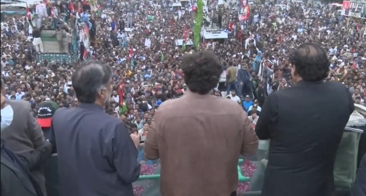 engrsikandarha1's tweet image. Live: People's march led by Chairman Pakistan Peoples Party Bilawal Bhutto Zardari reached 
Lala Musa
 #AwamiMarach
@BBhuttoZardari @AseefaBZ @sherryrehman @RPAPPP @fkkundi @QamarKairaPPP
@S_HassanMurtaza
@WaqarMehdiPPP1 @AajizDhamrah @MediaCellPPP @PMOIslamabad @PPPPunjab_SM