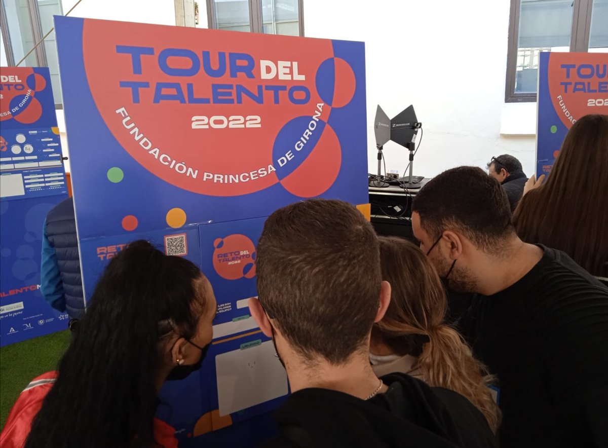 ArrabalAID's tweet photo. Participantes #IncorporaJoven #IncorporaFundlaCaixa @FundlaCaixa en @ArrabalAID asisten al #TourDelTalento @FPdGi+@wearetrivu con +centros educativos para crear propuestas de #orientaciónprofesional y #emprendimiento desde la #InnovaciónSocial. #InnoSocialMálagaODS @MLGparticipa https://t.co/FwqbE0M4km