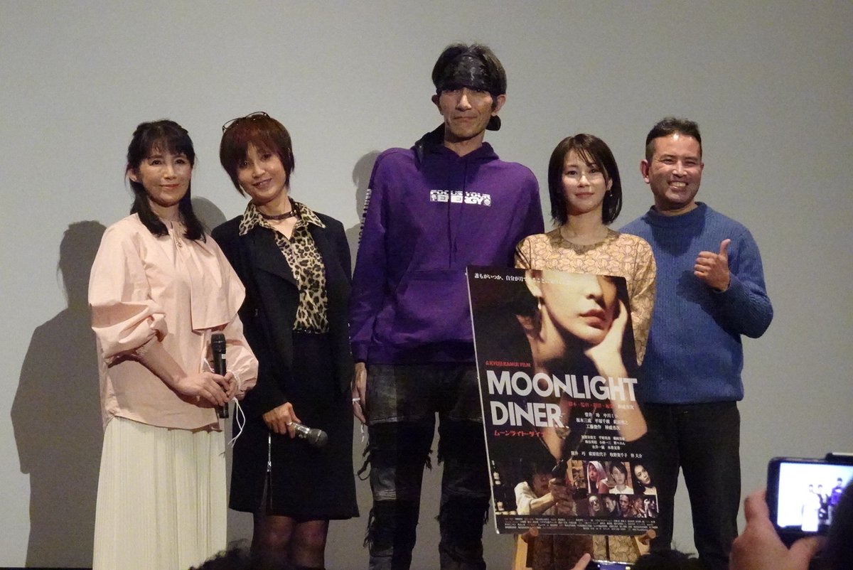 toshi_maruya's tweet photo. 二日目は上映後舞台挨拶。
時間軸が複数ある作品ならではのパラドックストークが楽しい。
そして、萩原さん、牧野さんと同じ空間に自分がいるってやっぱり不思議で、ここに伴大介さんが来たら多分泣く。
今回のトークで、菅井玲さんを主役にした監督のセンス、抜群だと思った。
次は土曜かな？ https://t.co/YBZ8kZ8s8g