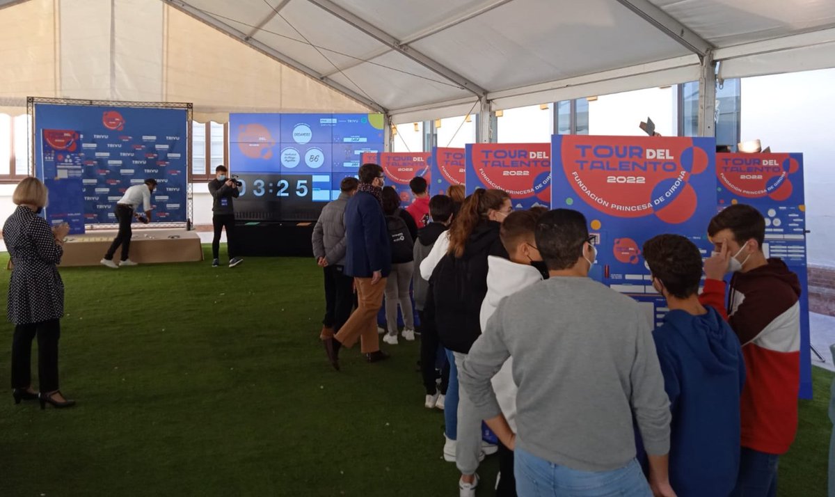 ArrabalAID's tweet photo. Participantes #IncorporaJoven #IncorporaFundlaCaixa @FundlaCaixa en @ArrabalAID asisten al #TourDelTalento @FPdGi+@wearetrivu con +centros educativos para crear propuestas de #orientaciónprofesional y #emprendimiento desde la #InnovaciónSocial. #InnoSocialMálagaODS @MLGparticipa https://t.co/FwqbE0M4km