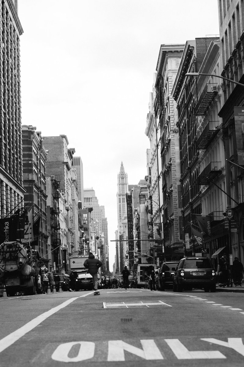 Gm! Sharing this new image from New York precovid times, let me know what you think 😊! #photography #nftphotography #blackandwhitephotography #newyork