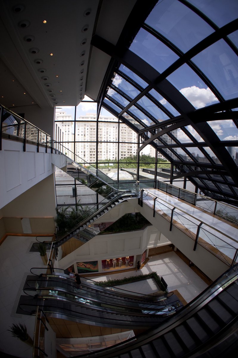 ImbFrank's tweet photo. The huge hall of #cine complex of #shopping #iguatemi #saopaulo #brazil #brasil #architecture #urban #photography #imanagementbrazil https://t.co/LI8PXLpyYc