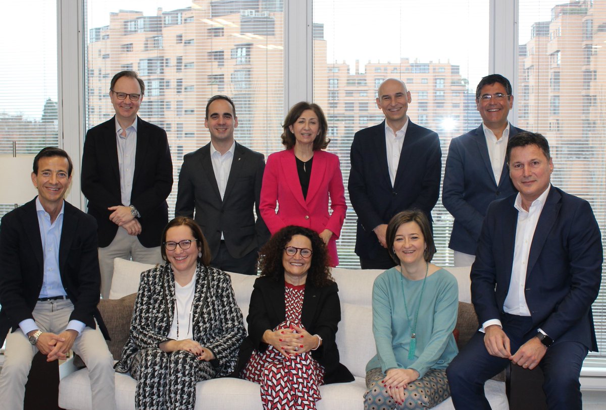 AXA España remodela su comité de dirección 
para afrontar una nueva etapa estratégica Más info aquí 👉bit.ly/3tw5Xsi