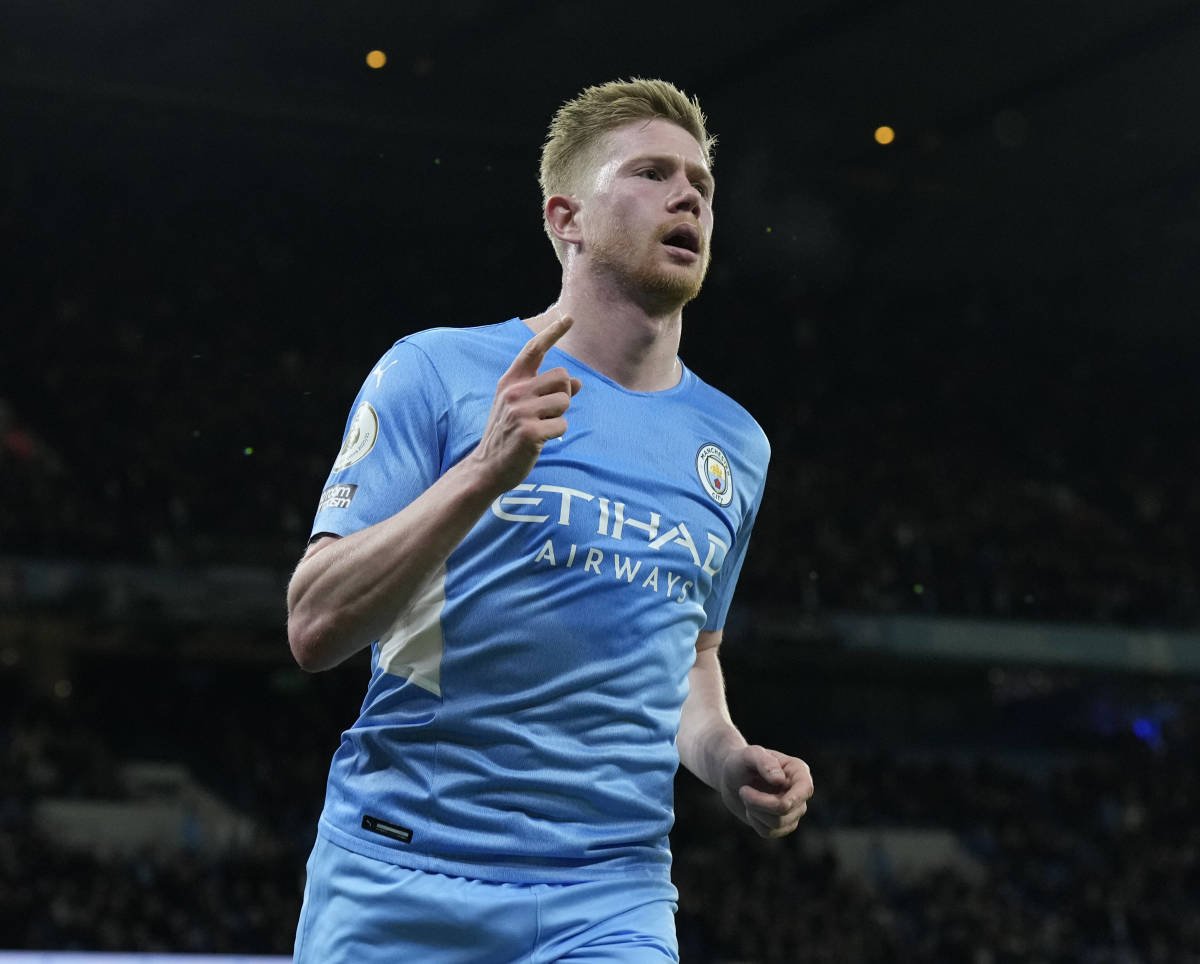 CourtRifan's tweet photo. Who’s the better player? 🤔

🔁 RT for Kevin De Bruyne 
❤️ Like for Bruno Fernandes 

#GoldenFoot #MCIMUN #ManchesterDerby https://t.co/dTdNmGNkt2