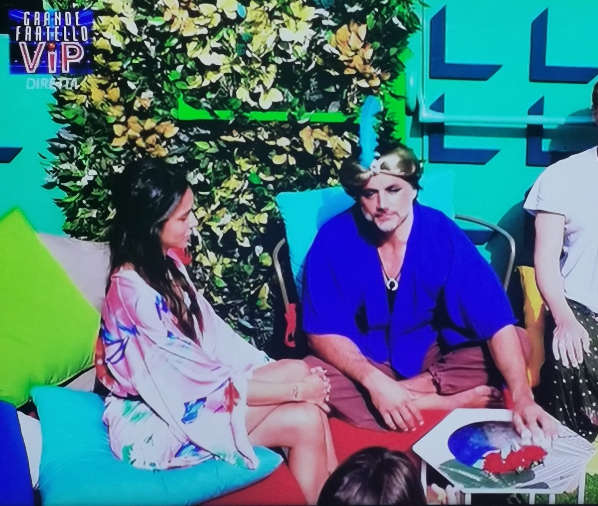 DiTuttoEdpiu's tweet photo. "L'amore che cercavi NON ESISTE.. castelli e capanne non sono servite per appagare la tua anima.. vivi di più te stessa e prosegui il tuo cammino in solitaria"
🤭🤭 OPS 
#gfvip #solearmy https://t.co/xpbK26Ahm0