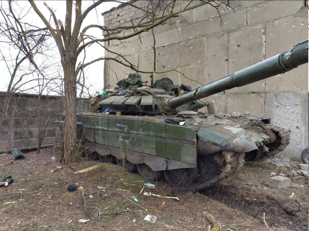 ?? Ukraine Weapons Tracker on Twitter: "#Ukraine: In the vicinity of #Mariupol the Russian Army lost 4x T-72B3/Obr 2016 tanks (Some with the famous "Javelin Cage") and likely 6x BMP-3. Some destroyed,
