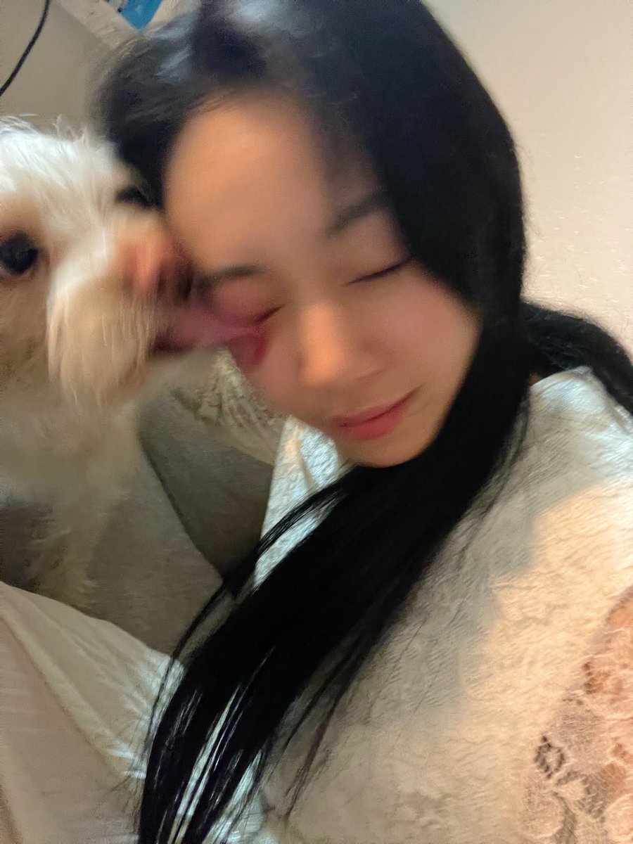 twenty9ayn's tweet photo. [🍓📸] • 10:03 PM KST https://t.co/kti2i1jbG1